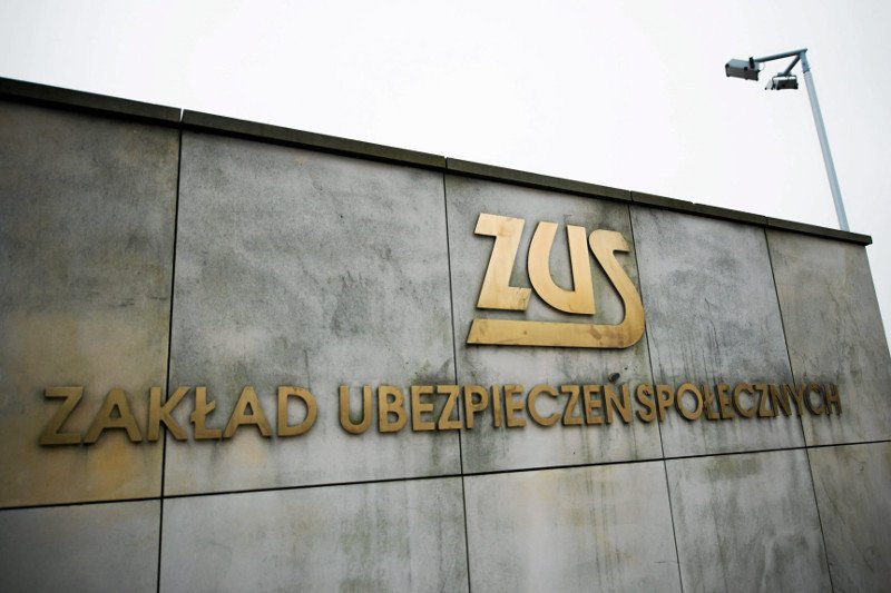 ZUS poszukuje firmy, która dostarczy 2750 ton papieru. Wystarczy to na funkcjonowanie biurokracji przez…1,5 roku.