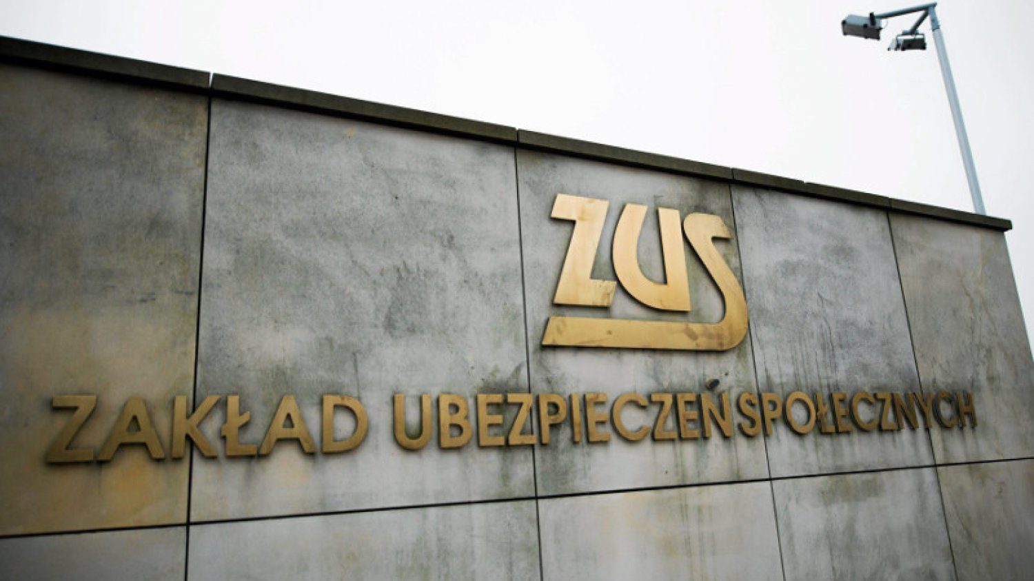 ZUS poszukuje firmy, która dostarczy 2750 ton papieru. Wystarczy to na funkcjonowanie biurokracji przez…1,5 roku.