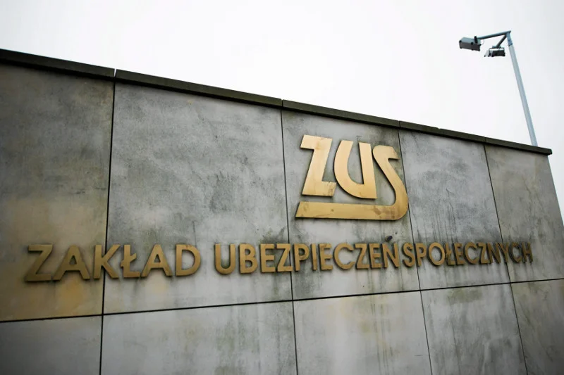 ZUS poszukuje firmy, która dostarczy 2750 ton papieru. Wystarczy to na funkcjonowanie biurokracji przez…1,5 roku.