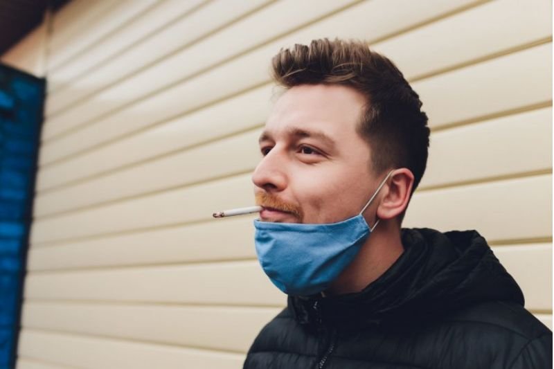 Papieros na ulicy nadal odpada, ale może wkrótce można będzie pójść do zakładowej palarni.