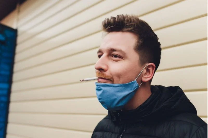 Papieros na ulicy nadal odpada, ale może wkrótce można będzie pójść do zakładowej palarni.
