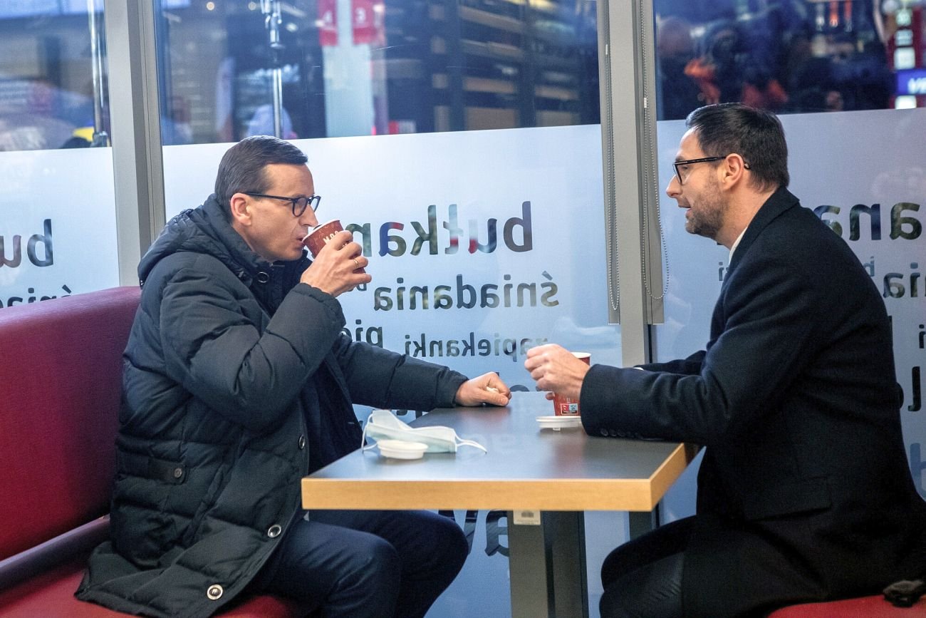 Na stacji można nie tylko napić się kawy, ale i zrobić zakupy