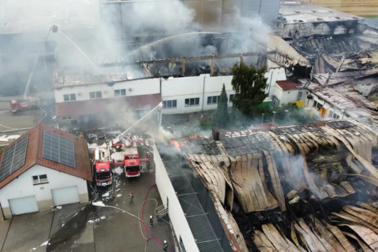 Fabryka paluszków "Beskidzkich" wznawia produkcję. Wyremontowała jedną ze spalonych hal