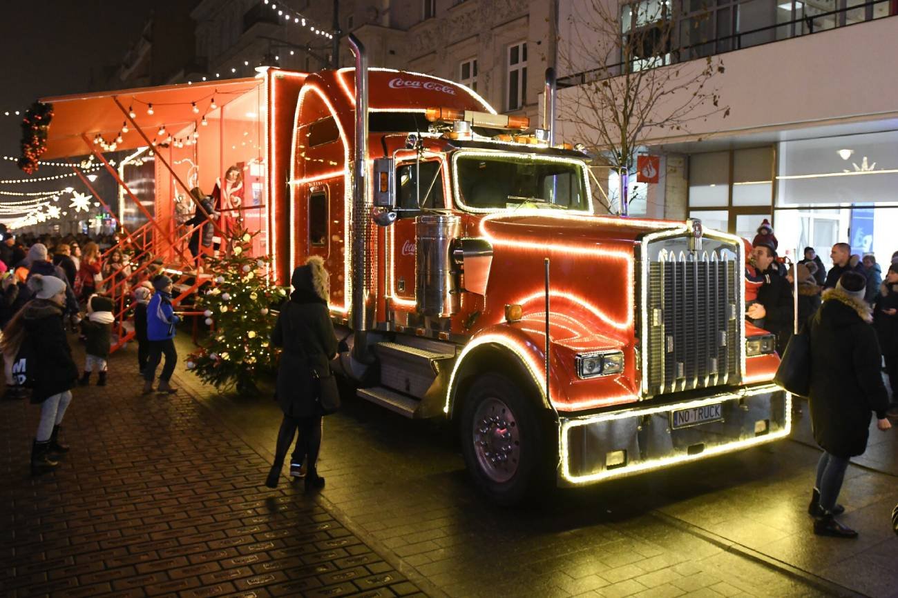 W tym roku Coca-Cola opublikowała świąteczny spot wygenerowany przez AI.