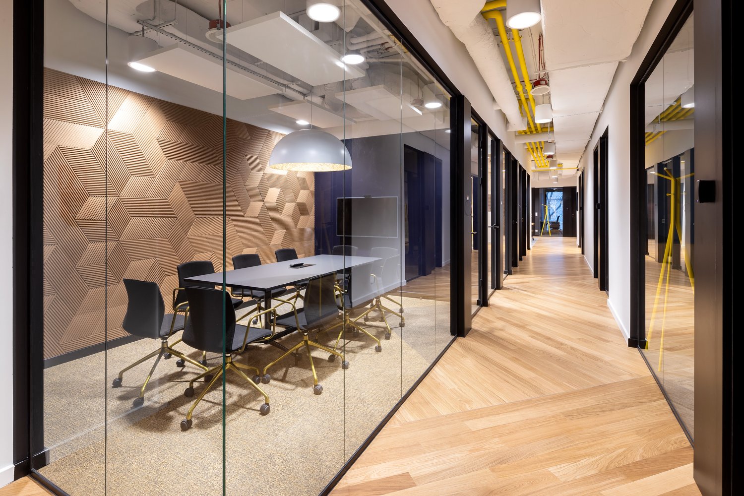 Czy już niedługo wszyscy będziemy sami wynajmować sobie biuro? Eksperci są sceptyczni