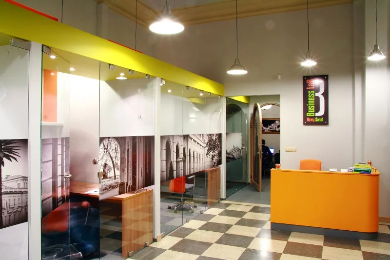 Przestrzenie coworkingowe służą przede wszystkim start-upowcom, którzy zyskują na wspólnej wymianie wiedzy i doświadczeń