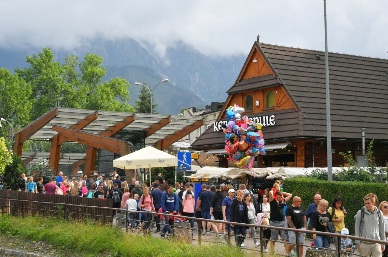 Coraz więcej Polaków spędza urlop w kraju.