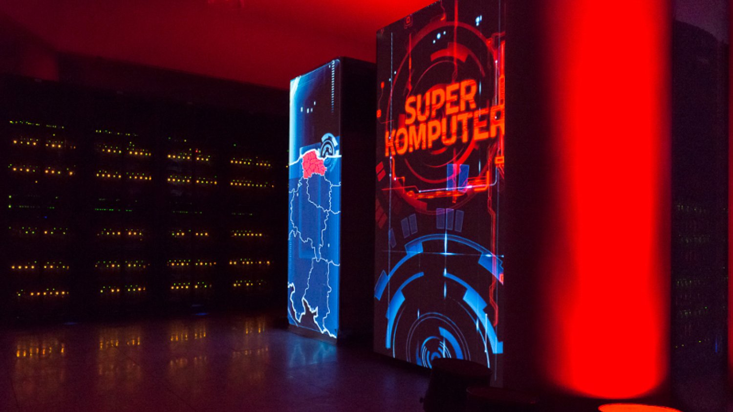 Politechnika Gdańska uruchomiła nowy superkomputer Tryton. Wykona 1,2 biliarda operacji na sekundę.