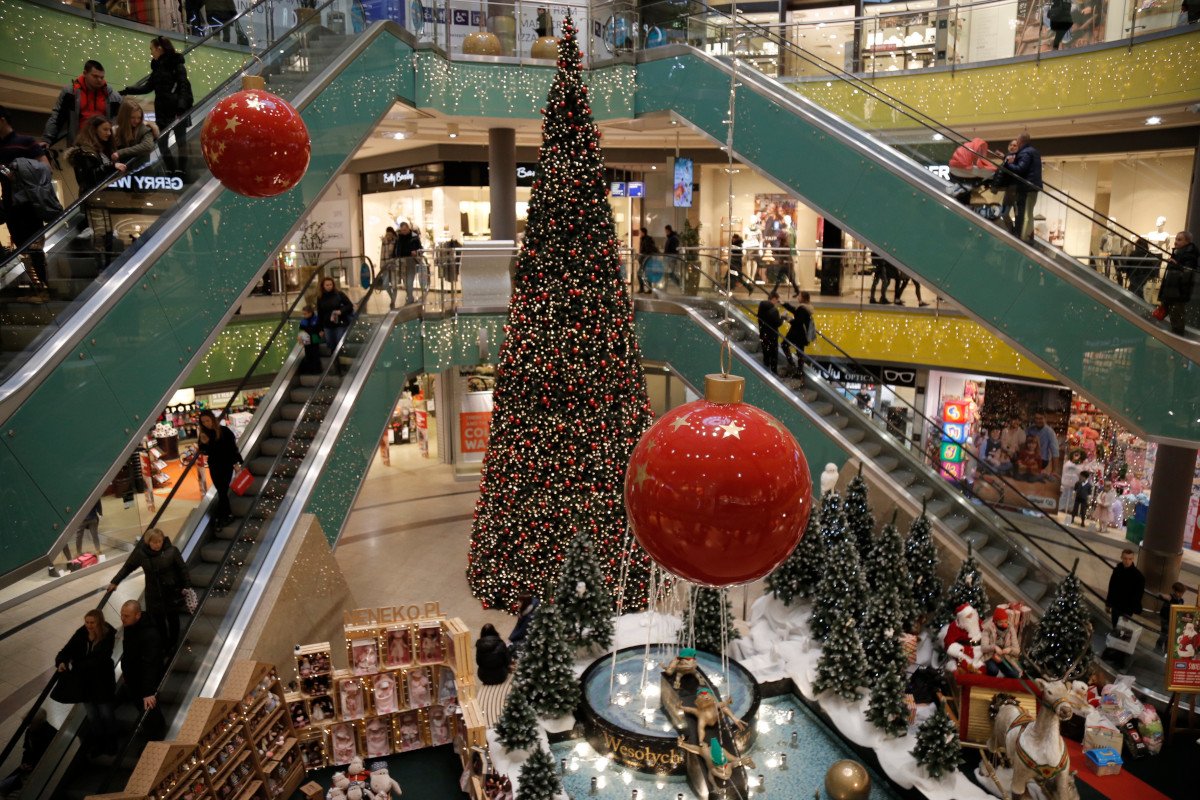 Godziny pracy sklepów w Wigilię będą różne od godzin pracy w Sylwestra.