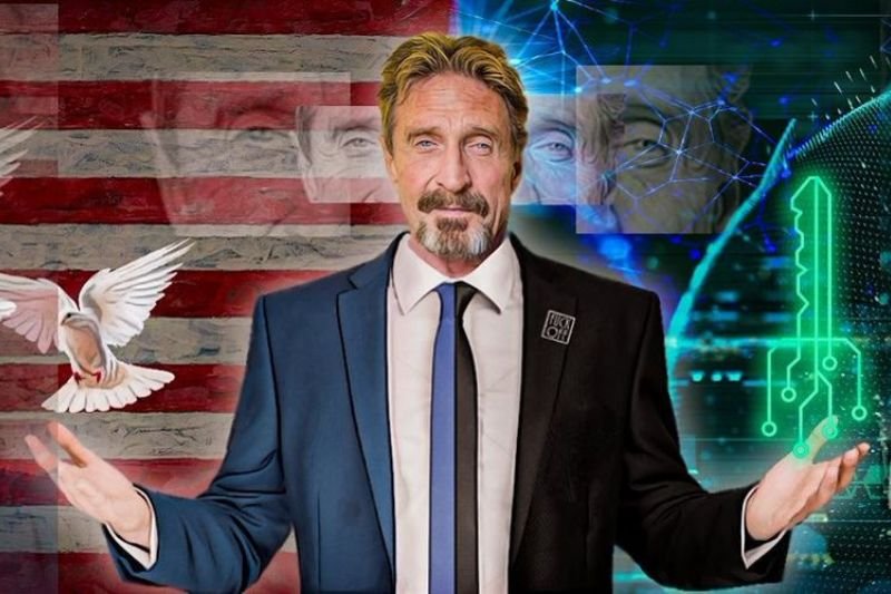 John McAfee rozkładający ręce z gołębiem i cyfrowym kluczem u boku.