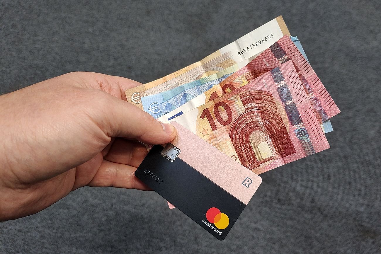 Klienci Revoluta coraz częściej skarżą się za zablokowane środki i brak możliwości kontaktu z konsultantami