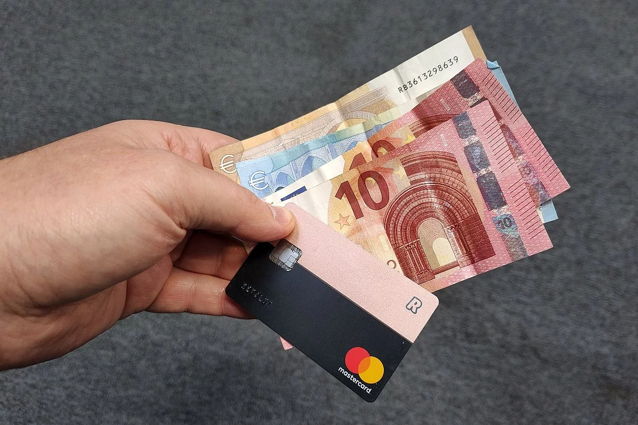 Klienci Revoluta coraz częściej skarżą się za zablokowane środki i brak możliwości kontaktu z konsultantami