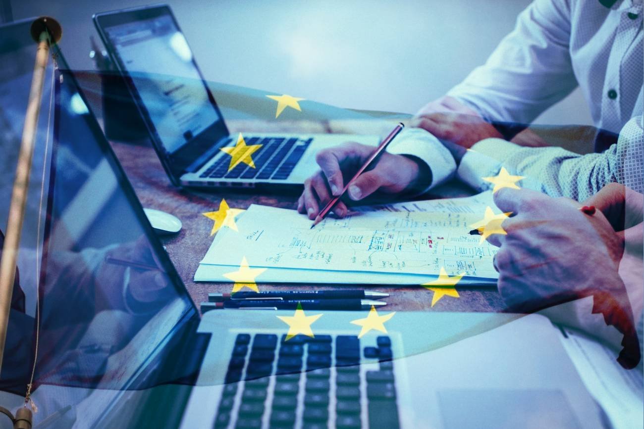 Zawieranie umowy i flaga UE.