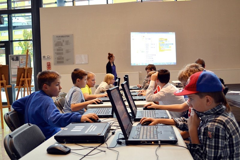 Pierwszą biblioteką, w której odbyły się warsztaty "Mistrzów Kodowania", była Miejska Biblioteka Publiczna w Oświęcimiu. Aktualnie w programie uczestniczy aż 10 publicznych bibliotek