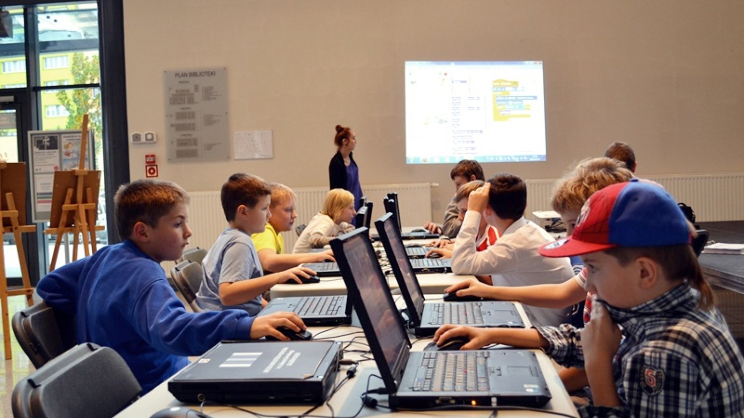 Pierwszą biblioteką, w której odbyły się warsztaty "Mistrzów Kodowania", była Miejska Biblioteka Publiczna w Oświęcimiu. Aktualnie w programie uczestniczy aż 10 publicznych bibliotek
