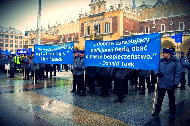 Protest Policji w sprawie cięcia finansów, Kraków, 2009 r.
