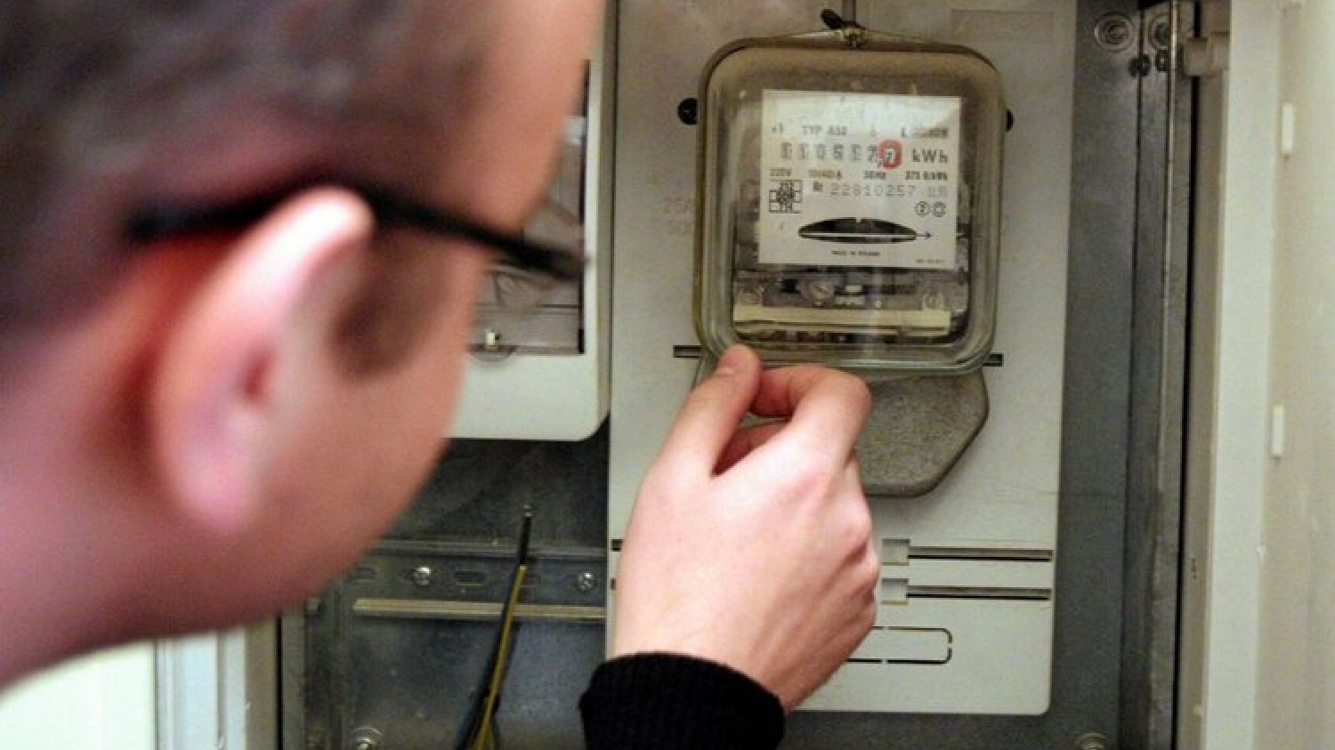 Jeszcze nigdy Polska nie importowała tak dużo prądu zza granicy. Jednak dzięki temu ceny energii elektrycznej były niższe.