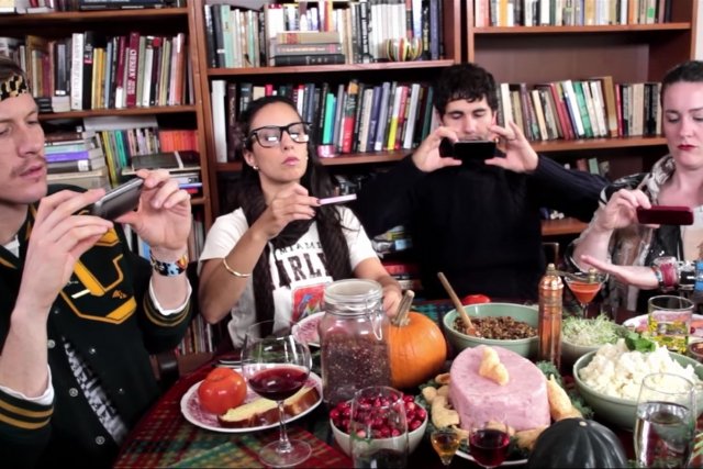 Zdjęcie jedzenia ma być na tyle smakowite, by klient po jego zobaczeniu miał ochotę momentalnie spróbować dania... albo samemu cyknąć fotkę.