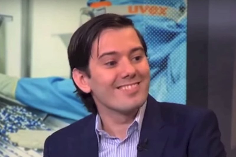 Martin Shkreli – człowiek nazwany przez cały świat „wrednym kapitalistą”, który pokazał „wolny rynek w pigułce”.