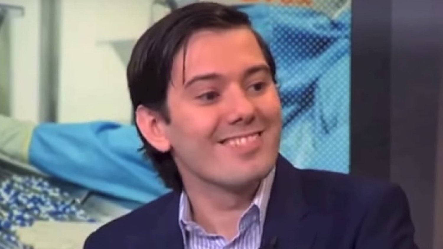 Martin Shkreli – człowiek nazwany przez cały świat „wrednym kapitalistą”, który pokazał „wolny rynek w pigułce”.