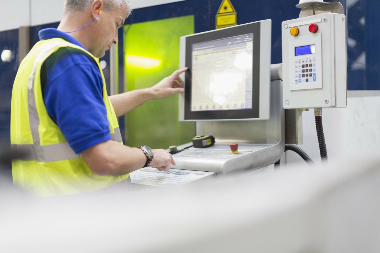 Pracownik fabryki stali