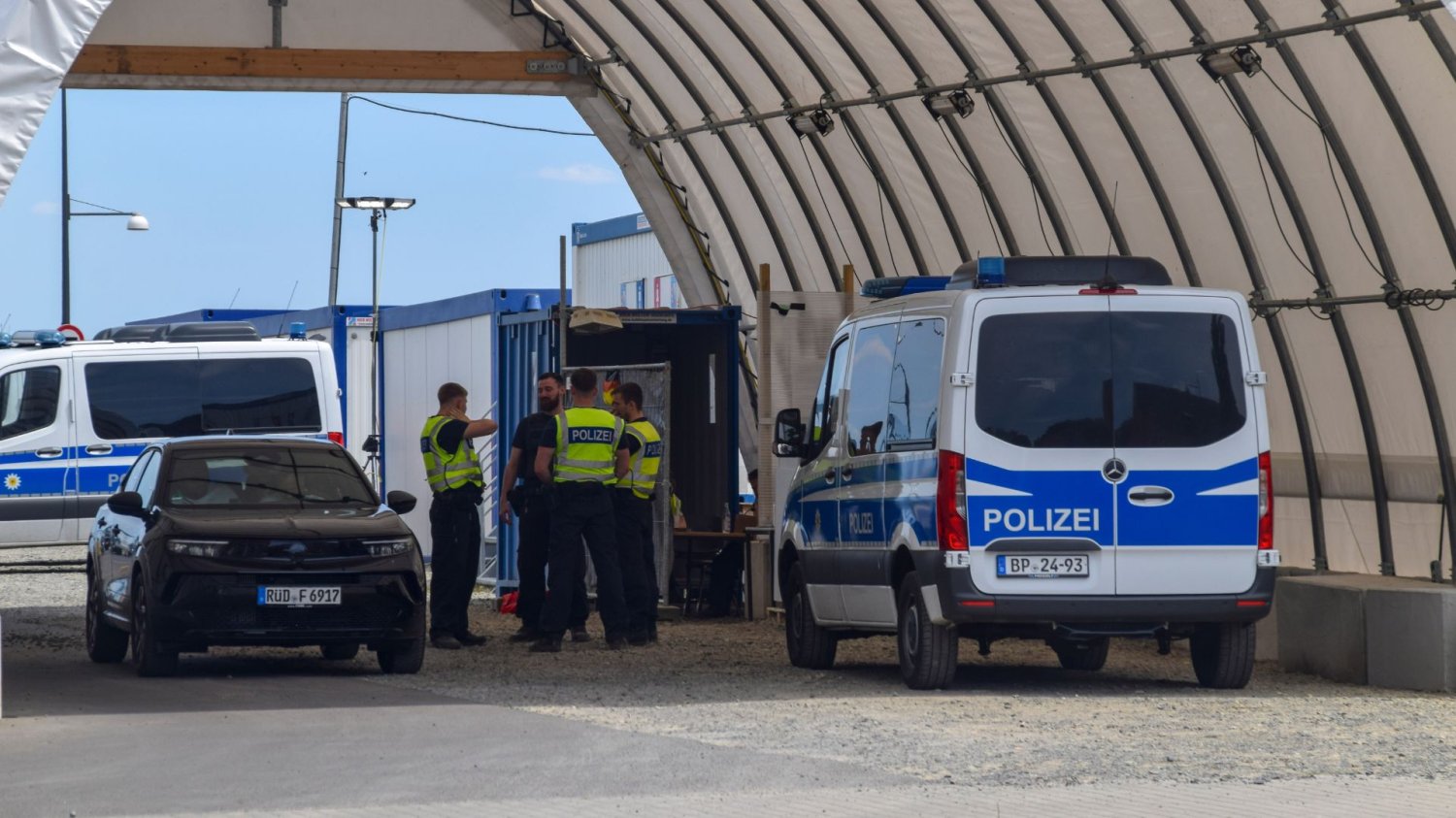 Niemcy zamykają granice do jesieni. O ile nie dłużej. Kontrola niemieckiej policji na granicy kraju.