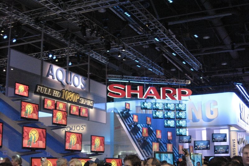 Nietypowa prośba Sharpa wynika z kłopotów finansowych producenta elektroniki z Japonii.