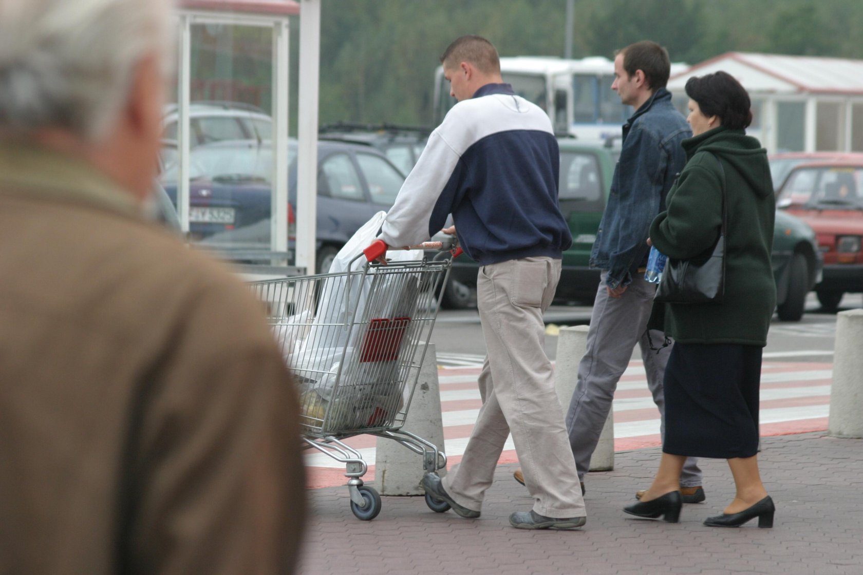 Zakaz handlu w niedziele odbija się czkawką wszystkim. Pokrzywdzone są małe firmy i dorabiający weekendowo