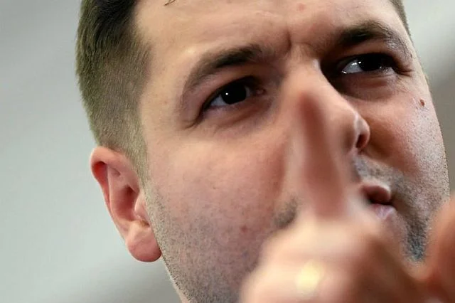 Tropy prowadzą jednoznacznie do prawej sceny politycznej, która bardzo chętnie wykorzystuje sprawdzone w USA metody walki politycznej