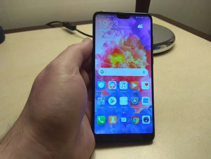 Smartfon świetnie leży w dłoni, jest precyzyjnie spasowany - to po prostu flagowiec