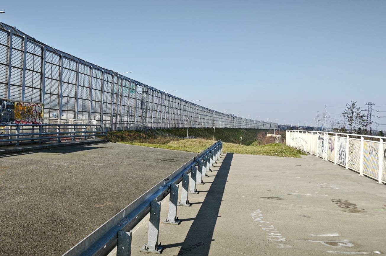 Wiadukt bez dojazdów między Ursusem a Piastowem.