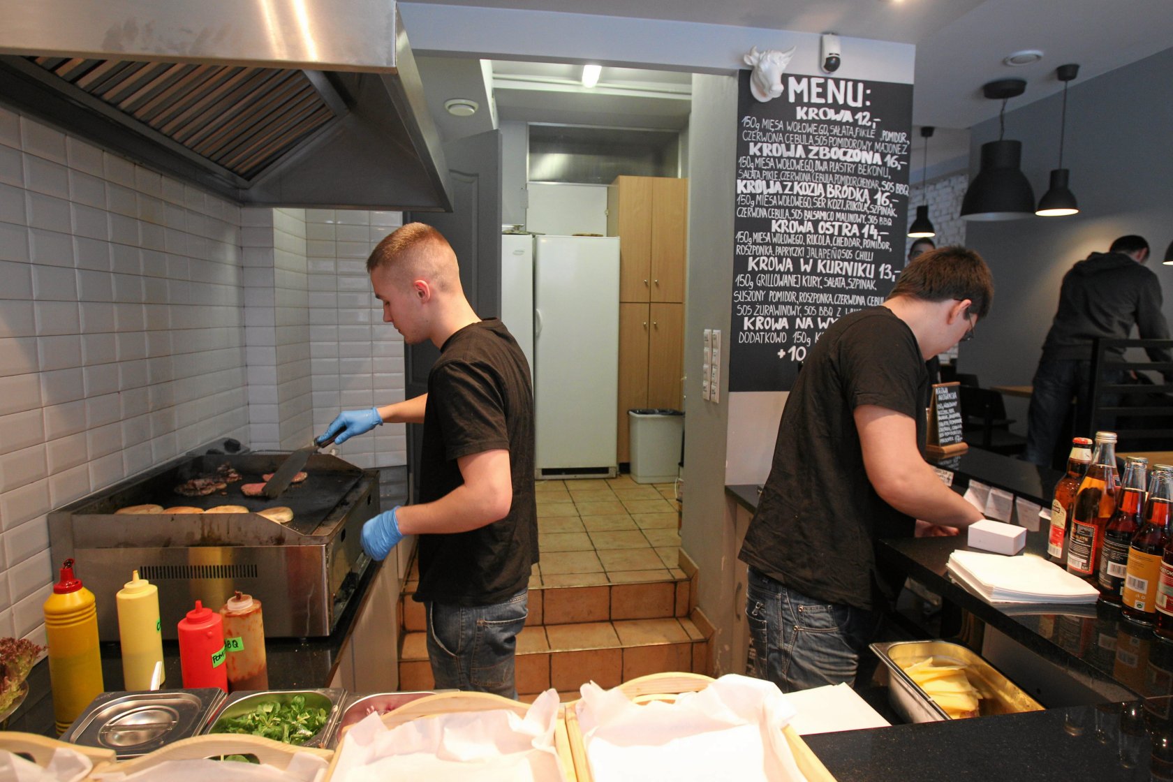 Spośród lokali gastronomicznych największa liczba klientów przypada przeważnie na burgerownie.