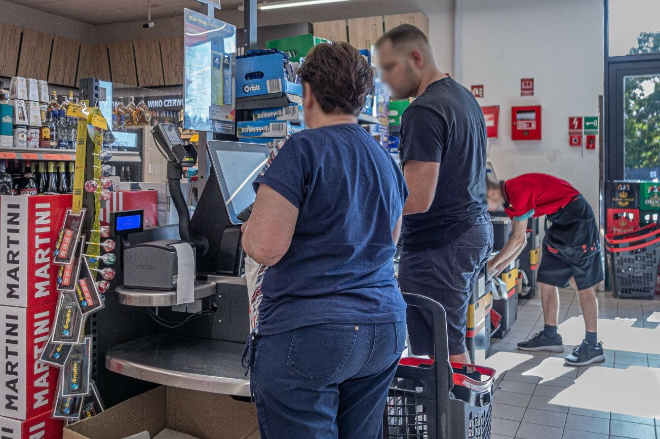 Biedronka stworzy nowe stanowisko – asystenta kas samoobsługowych