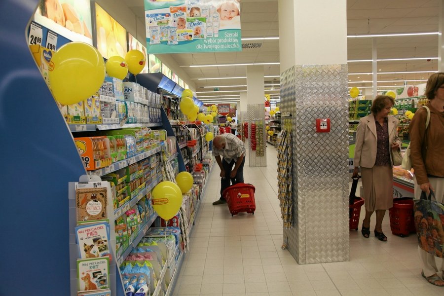 Klienci Biedronki narzekają na brak Świeżaków w sklepach.