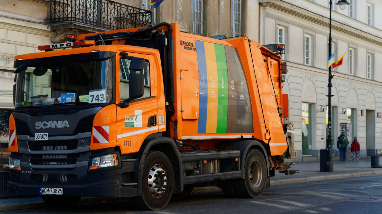 Nowi operatorzy śmieciowi w 5 dzielnicach Warszawy. Wielkie przetasowanie na rynku. Wywóz śmieci w Warszawie.