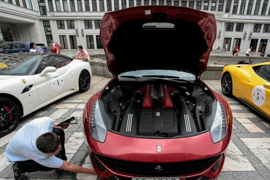 Jak twierdzi były amerykański sprzedawca aut marki ferrari, firma od lat miała świadomość manipulowania licznikami używanych maszyn.