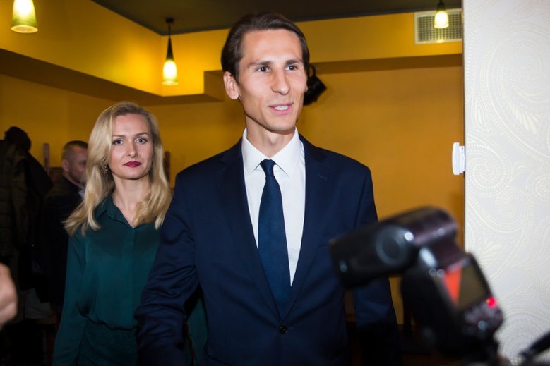 Kacper Płażyński nie zawahał się przed zdobyciem statusu bezrobotnego i 20 tys. dotacji na założenie firmy