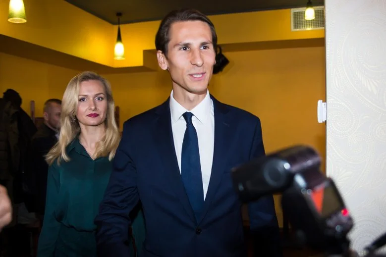 Kacper Płażyński nie zawahał się przed zdobyciem statusu bezrobotnego i 20 tys. dotacji na założenie firmy