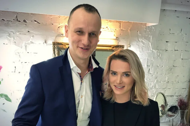 – Nie interesują mnie porady w stylu: „Jak zarobić milion w tydzień”. Wolę pokazywać osoby, które coś w życiu osiągnęły. Pytam się swoich rozmówców o ich dzieciństwo, staram się dowiedzieć, w jaki sposób doszli do sukcesu