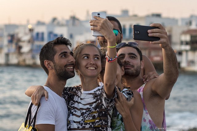 Selfie. Zrobienie sobie zdjęcia w niebezpiecznym miejscu może zakończyć się tragedią.