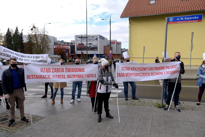 Olsztyn. Protest branży hotelarskiej i gastronomicznej, listopad 2020.