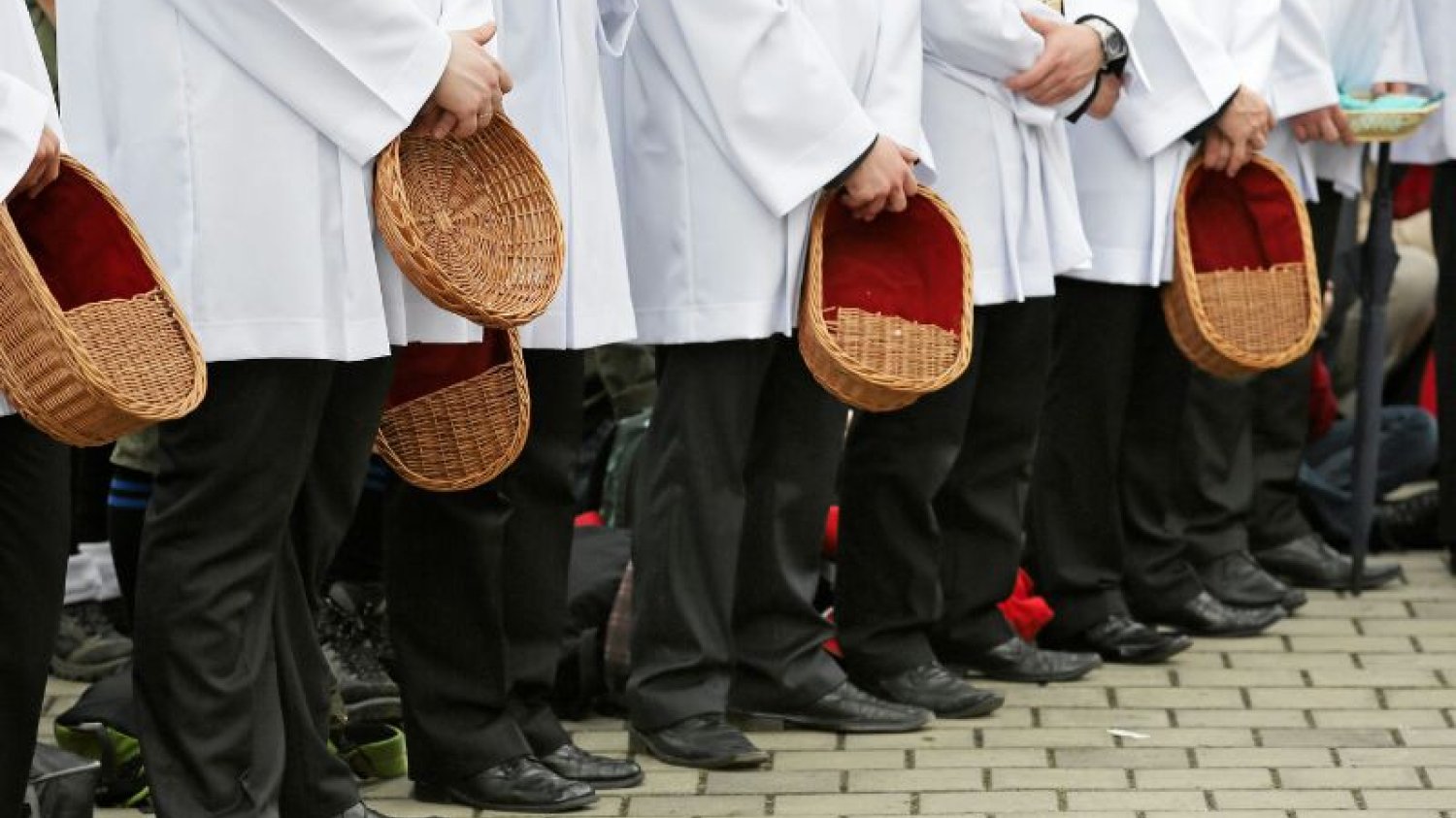 Kuria liczy na wielką kasę.