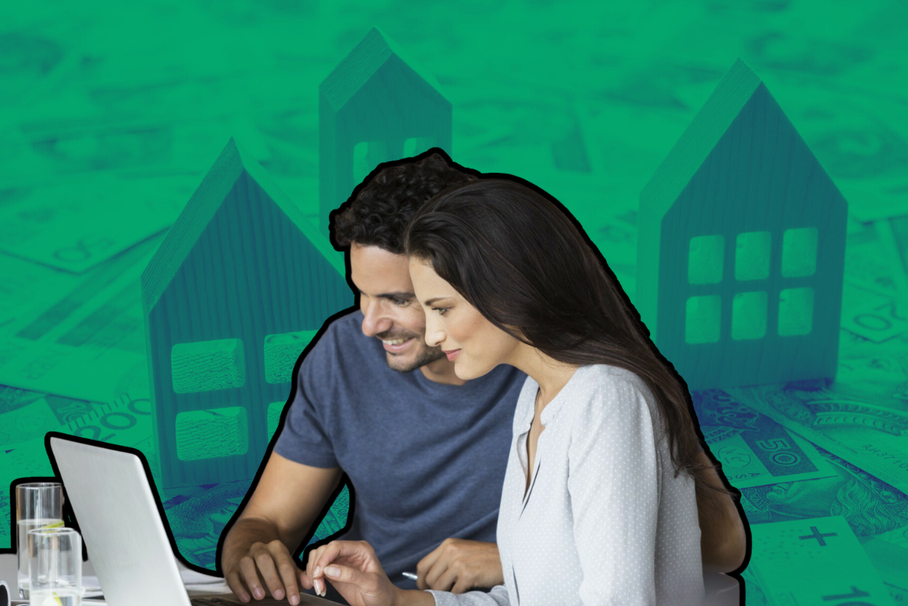 Młoda para na tle pieniędzy i symbolicznych domów.