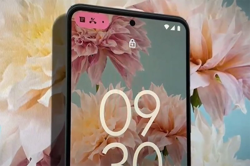 W Androidzie 12 oko przykuwa m.in. nowy model wyświetlania powiadomień w rogu smartfona.