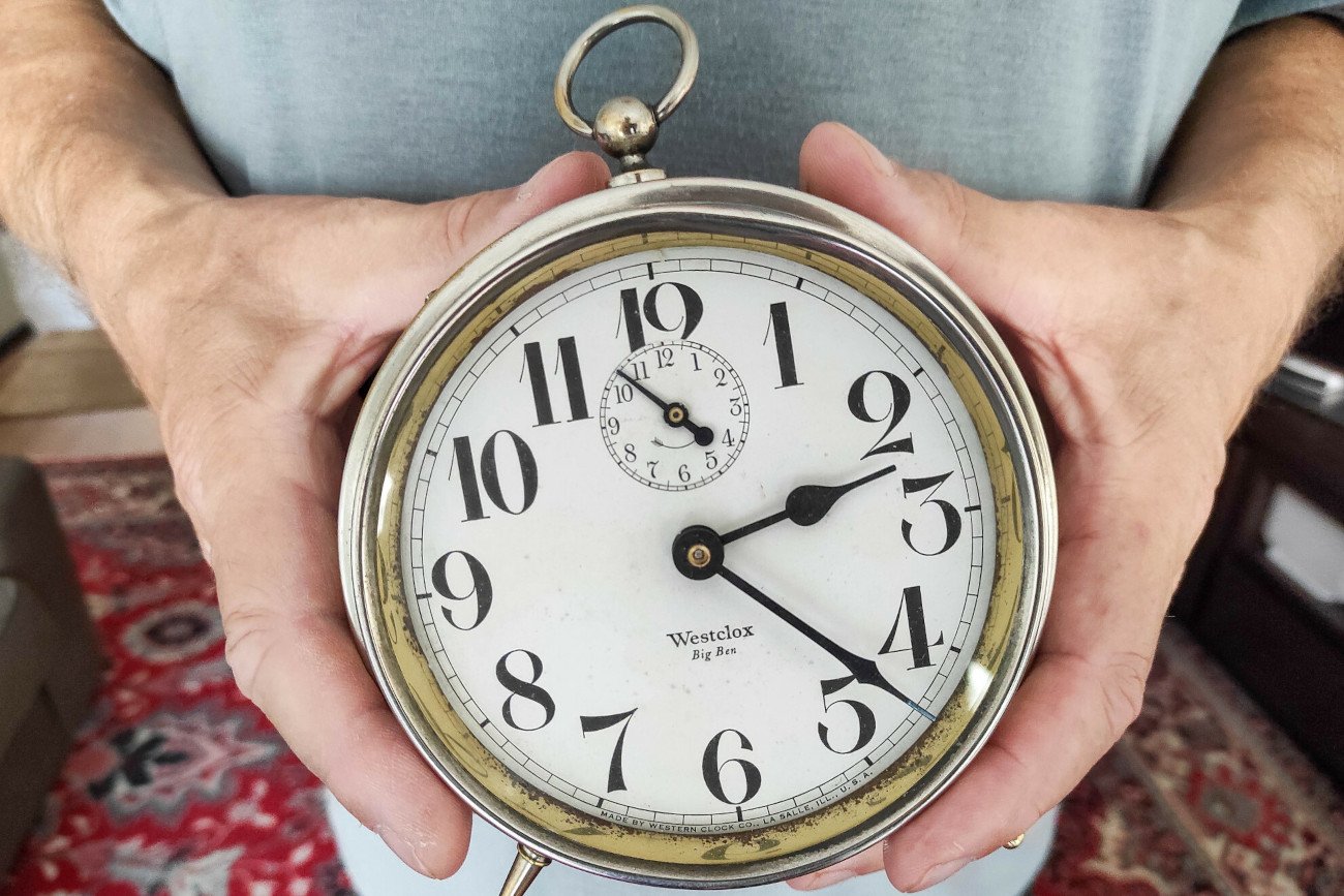 Zmiana czasu z letniego na zimowy wiąże się z wyższą "godzinówką" dla niektórych zatrudnionych