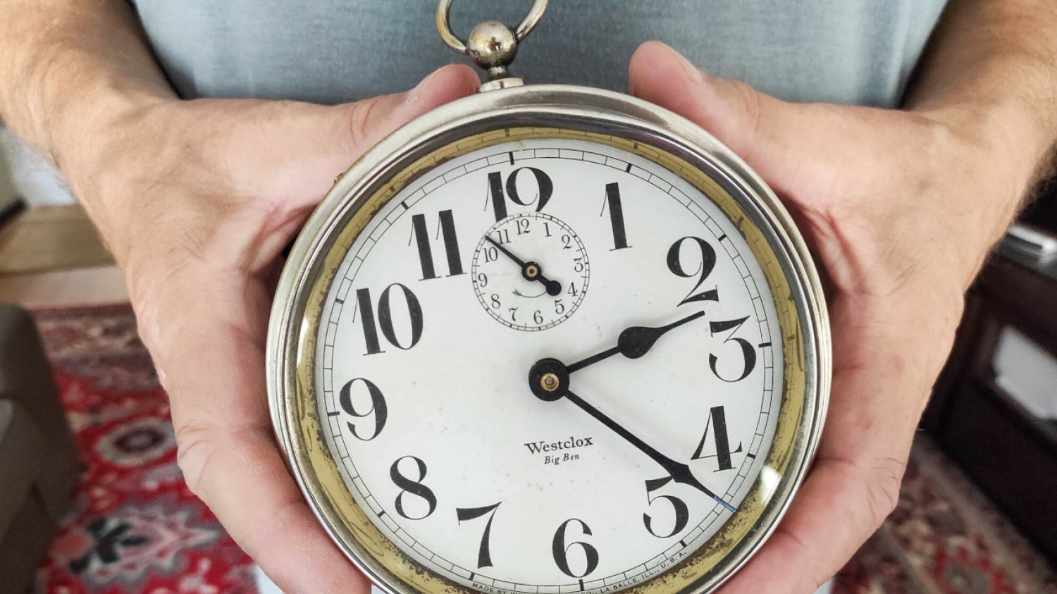Zmiana czasu z letniego na zimowy wiąże się z wyższą "godzinówką" dla niektórych zatrudnionych