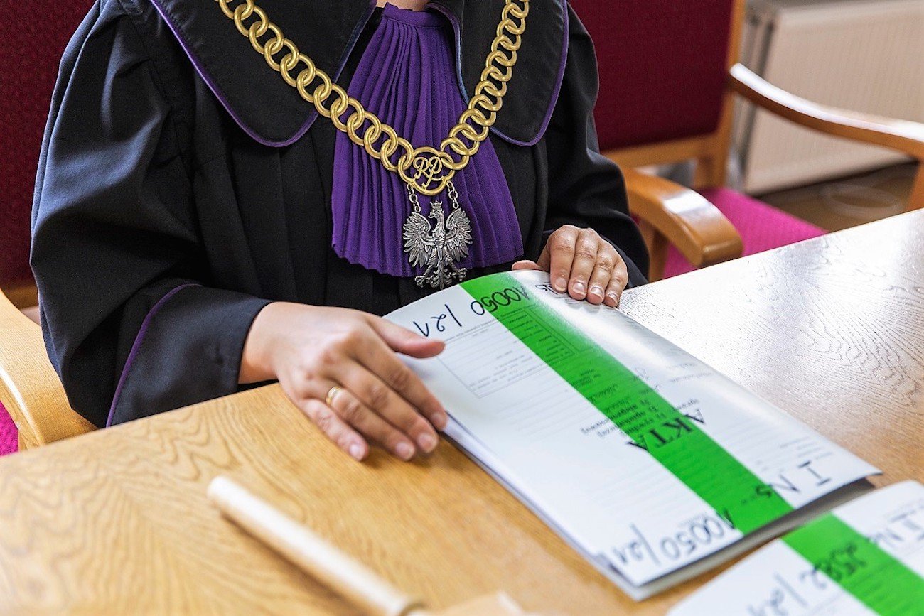 Mniej frankowiczów chce pozywać banki