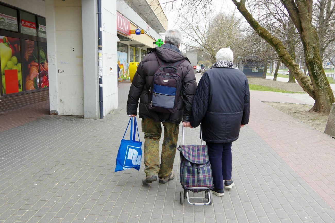 Rząd nie zwolnił czternastek z podatku i składki zdrowotnej. Dodatkową wypłatą seniorzy podzielą się jeszcze z państwem.