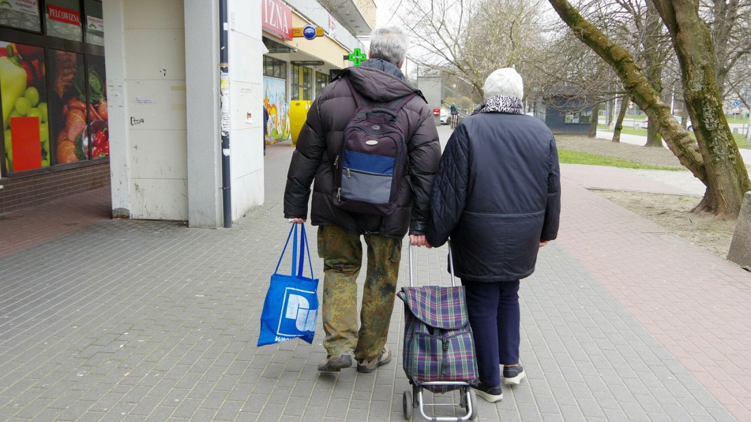 Rząd nie zwolnił czternastek z podatku i składki zdrowotnej. Dodatkową wypłatą seniorzy podzielą się jeszcze z państwem.