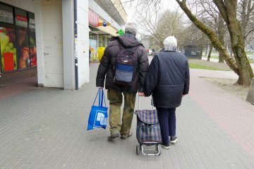 Rząd nie zwolnił czternastek z podatku i składki zdrowotnej. Dodatkową wypłatą seniorzy podzielą się jeszcze z państwem.
